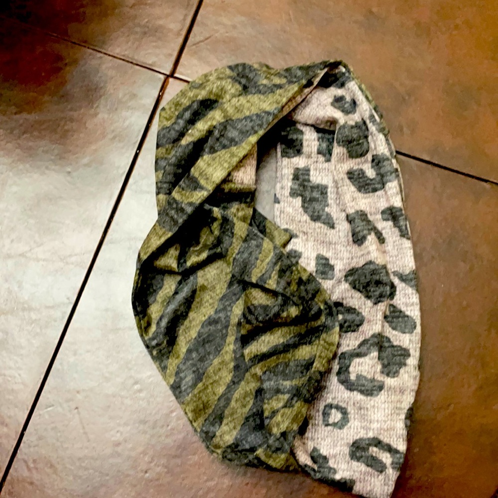 Animal print continuous scarf